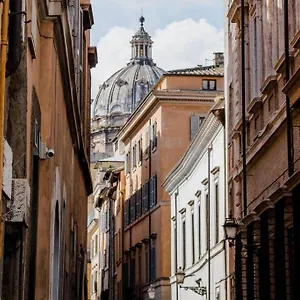 Peaceful In Piazza Venezia's Alleys Apartment